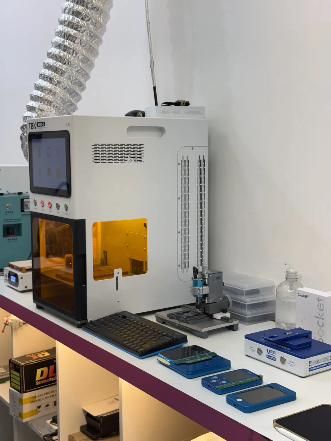 Máquina Laser UV e equipamentos de bancada
