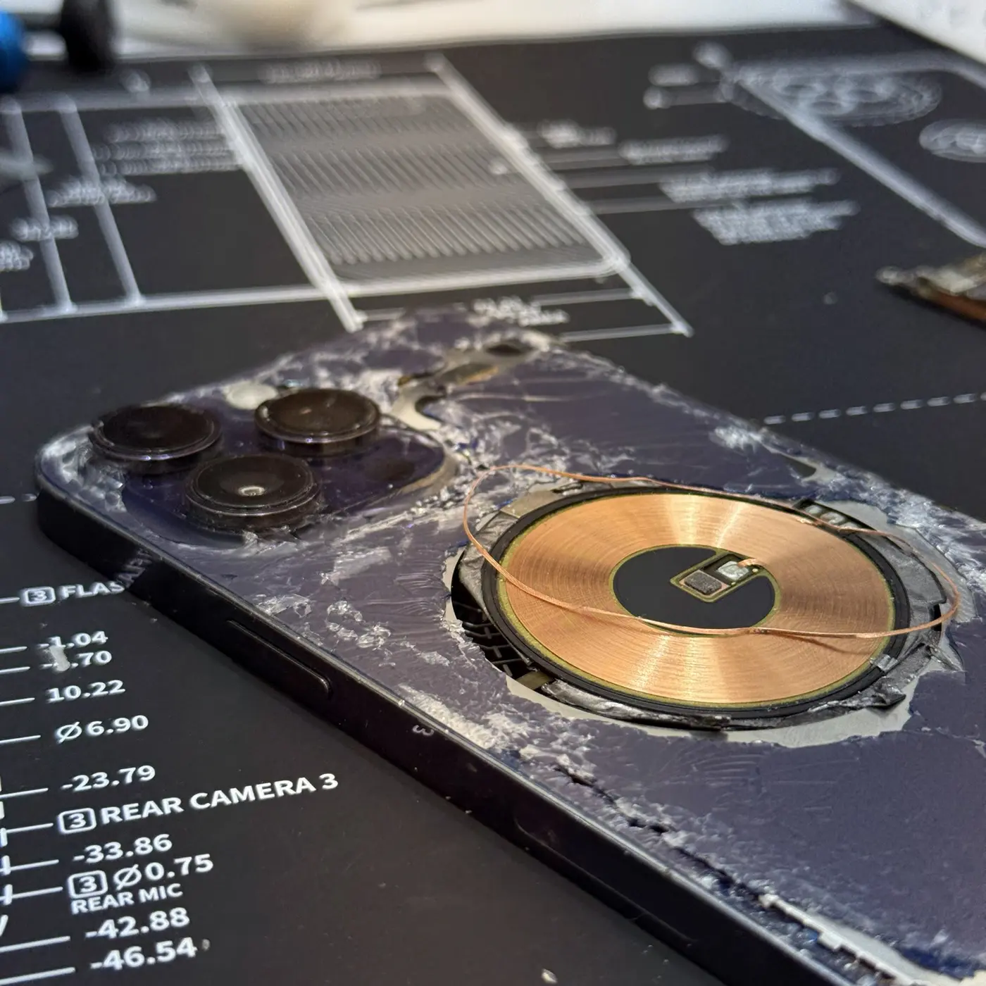 iPhone 14 Pro Max roxo antes da troca da tampa traseira